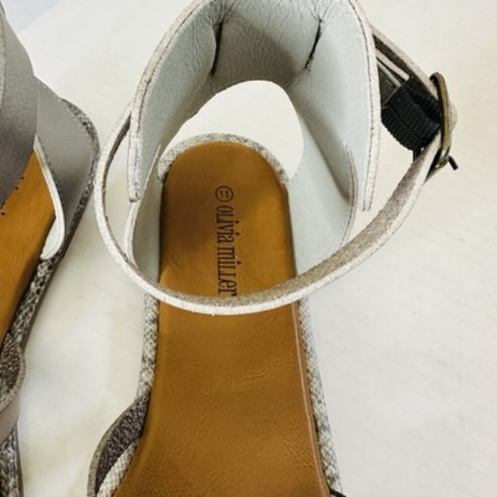 Olivia Miller Women Sandals Kailey Pewter Snakeskin Style Buckle Flats Size 11 - Picture 5 of 16